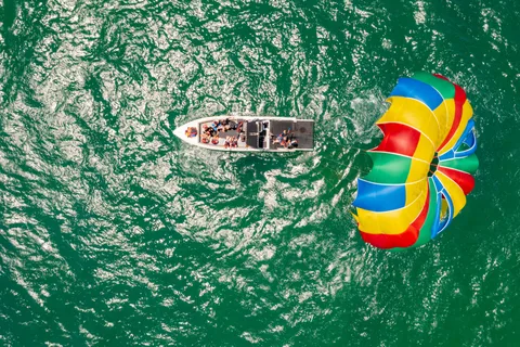 Surfers Paradise: Gold Coast Parasailing Experience