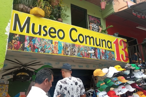 Medellín: Historic Comuna 13 Graffiti Tour with Local Guide