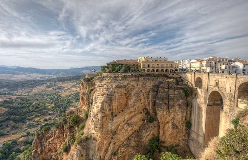 From Seville: Private Transfer to Granada with Tour of Ronda