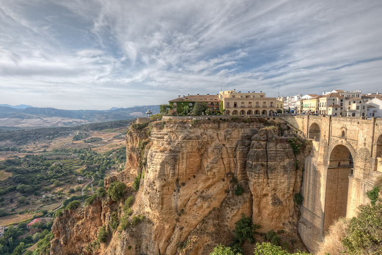 Privétransfer Sevilla naar Granada met stop in Ronda