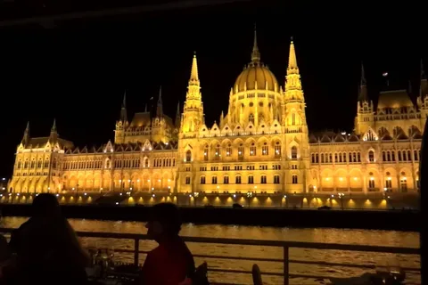 Budapest: Night Walking Tour with River Cruise and Wine