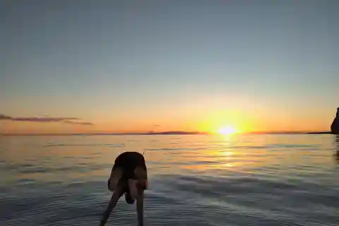 Angra do Heroísmo: Schifffahrt bei Sonnenuntergang mit lokalen Getränken