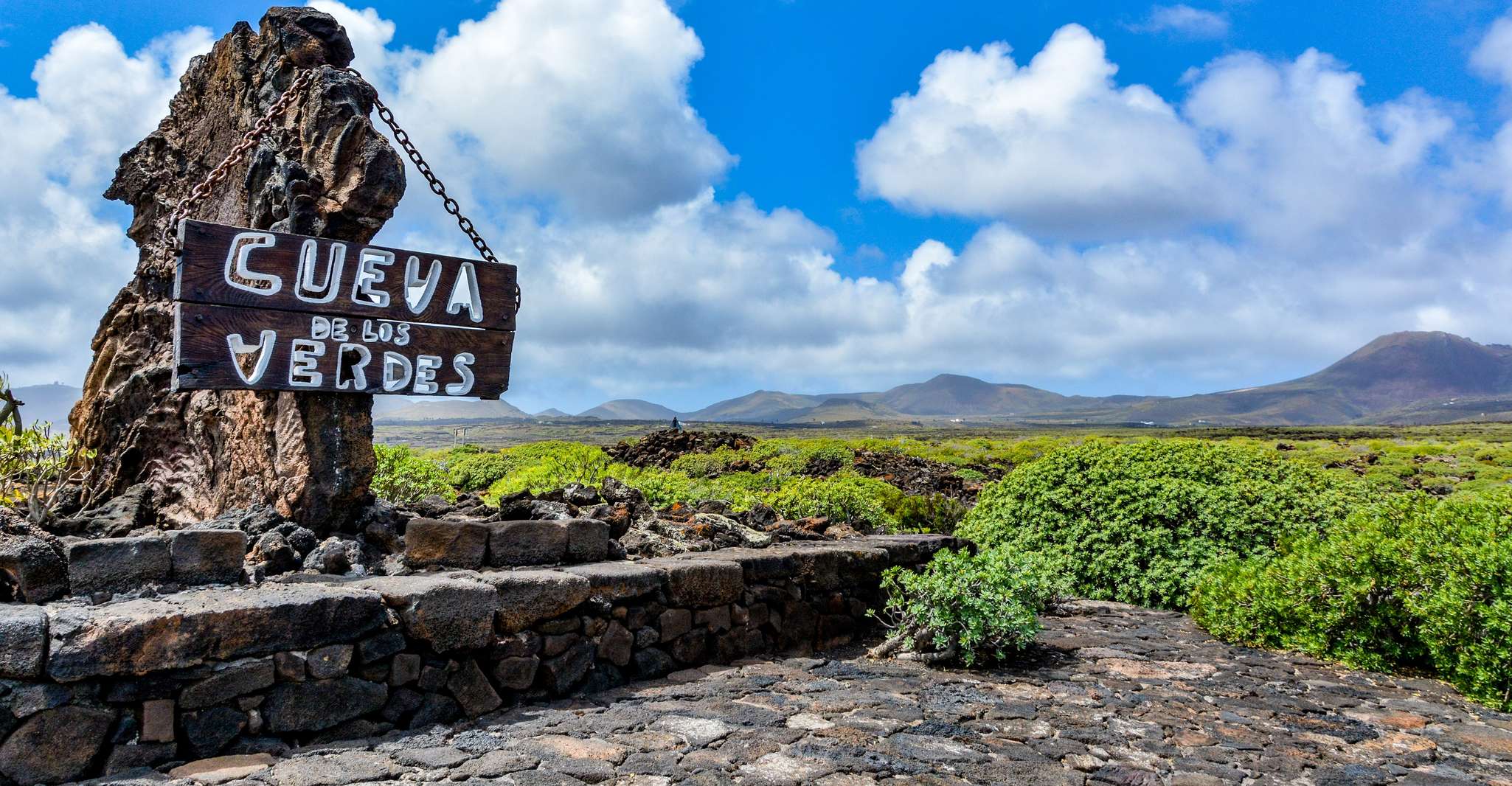 Lanzarote, Cueva de los Verdes & Jameos del Agua Tour - Housity