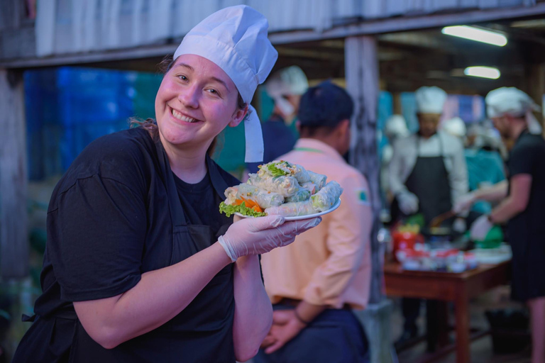 Clase de cocina y experiencia en el pueblo con traslados en Tuk Tuk