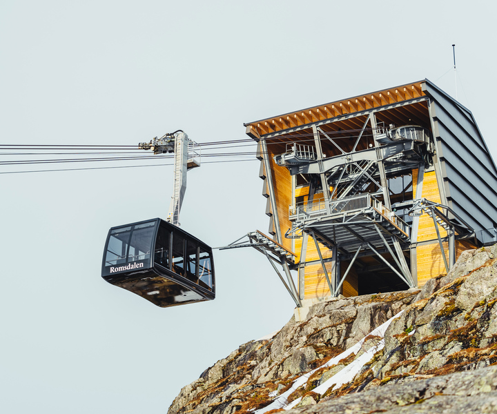 Åndalsnes: Cable Car Ride and Guided Mountain Walk