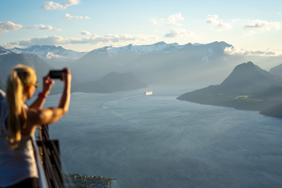 Åndalsnes gondelbaan en wandeling met gids door de bergen getyourguide