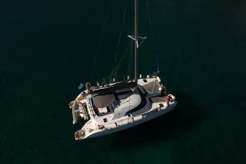 Santorini: Full Day Catamaran Excursion with Food & Drinks