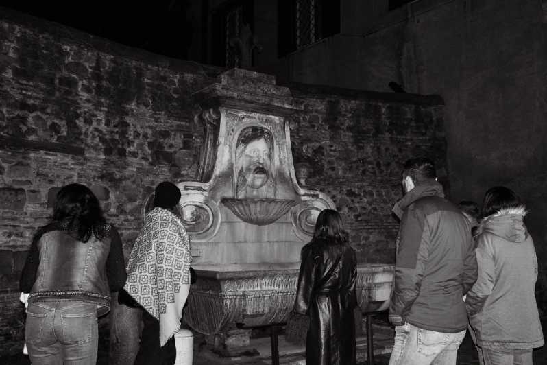 Roma: tour a piedi notturno paranormale e vicoli segreti