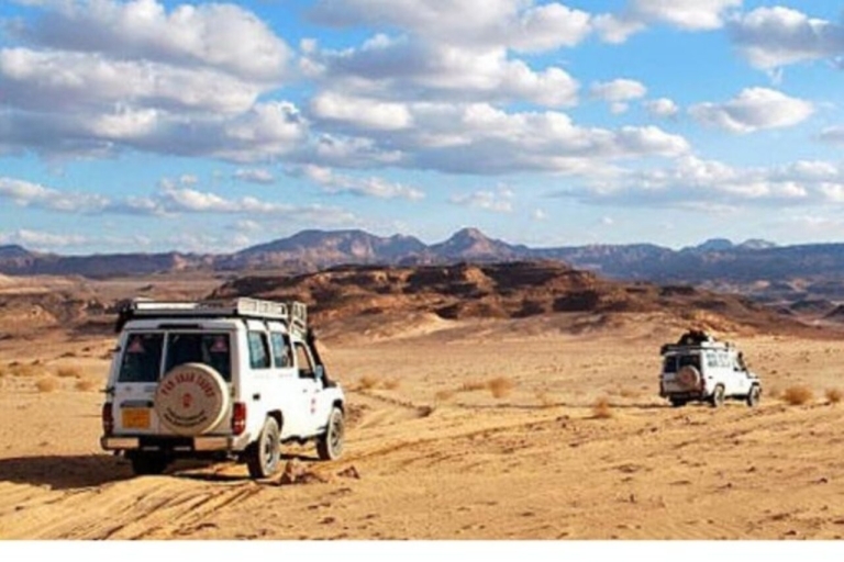 Hurghada: Barco de cristal con snorkel y observación de estrellas en jeep