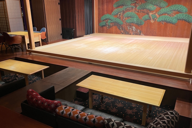 Tokio: Eintrittskarte für traditionelle Darstellende Künste mit AbendessenTokio: Kunstticket mit Sofasitzplätzen und Abendessen