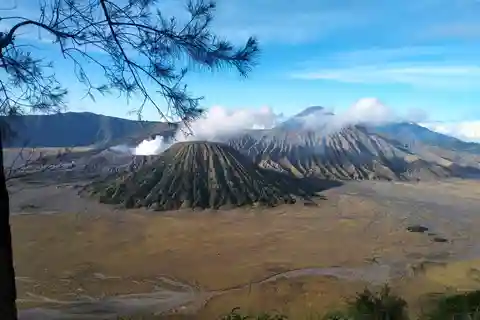 From Jakarta: Private 15-Day Guided Tour of Java and Bali