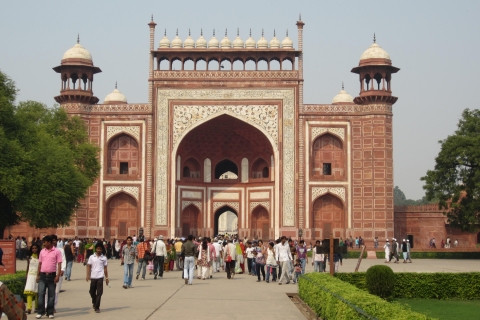 Von Agra aus: Skip The Line Taj Mahal & Agra Fort Private TourFahrer, Transport und Reiseleiter