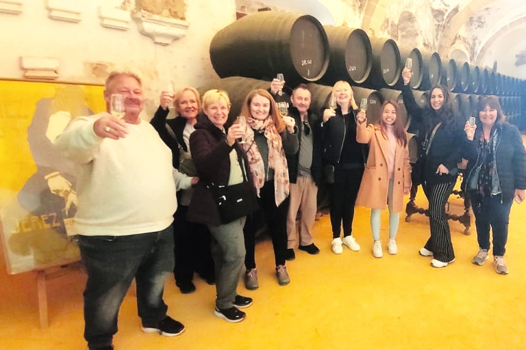 Jerez: Wineries Guided Tour with Wine Tasting Tour in Spanish