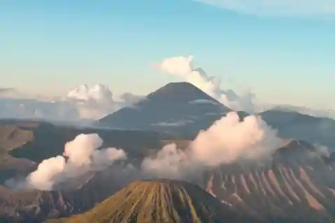 From Surabaya: 3-Day Mount Bromo and Ijen Crater Tour