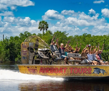 Everglades City: Guided Kayaking Tour with and Airboat Ride