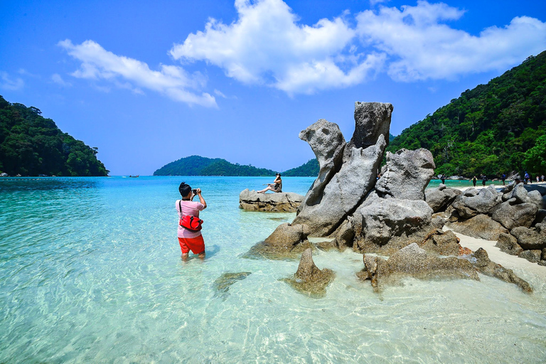 Phuket: Viagem de 1 dia em lancha rápida para as Ilhas Surin com mergulho com snorkelTraslado de ida e volta de/para Phuket