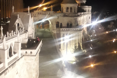 Budapest: tour serale della collina del castello con il bastione dei pescatoriLuci e attrazioni della collina del castello