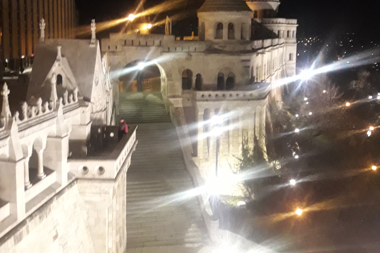 Budapest: tour serale della collina del castello con il bastione dei pescatoriLuci e attrazioni della collina del castello