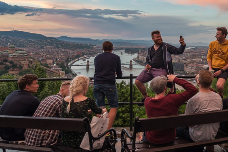 Budapest: tour serale della collina del castello con il bastione dei pescatoriLuci e attrazioni della collina del castello