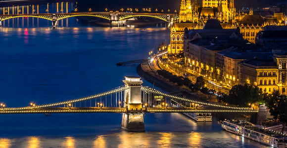 Budapest: Evening Castle Hill Tour with Fishermen's Bastion