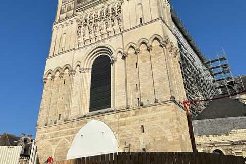 Angers: Château d'Angers, Wine Tasting, and Lunch Tour