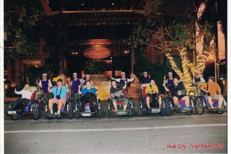 Hue Night Street Food Safari mit dem Cyclo