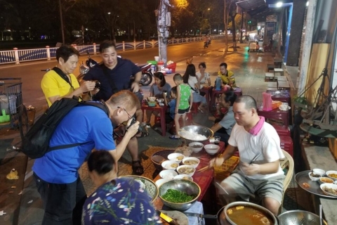 Safari nocturne de nourriture de rue à Hue en Cyclo