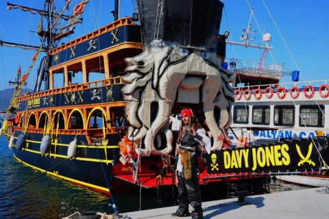Marmaris : Excursion en bateau pirate tout comprisExcursion en bateau pirate avec boissons alcoolisées illimitées