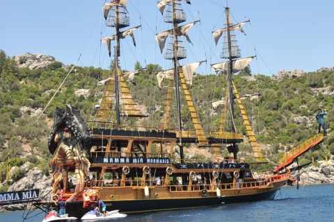 Marmaris : Excursion en bateau pirate tout comprisExcursion en bateau pirate avec boissons alcoolisées illimitées
