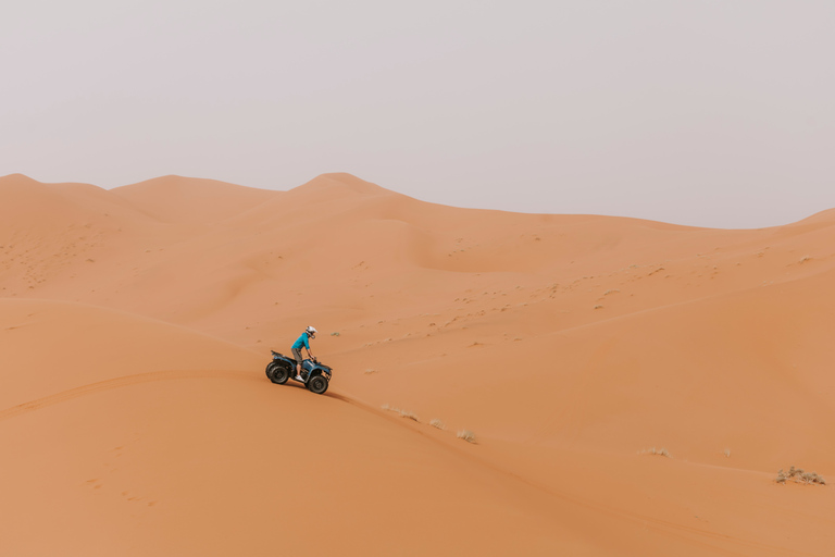 De Marrakech: excursão de 4 dias às montanhas do Atlas e ao deserto do Saaratour privado