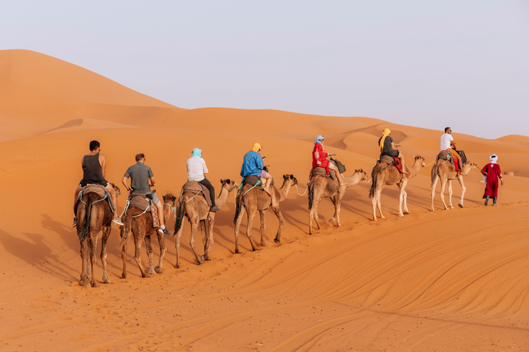 De Marrakech: excursão de 4 dias às montanhas do Atlas e ao deserto do Saaratour privado