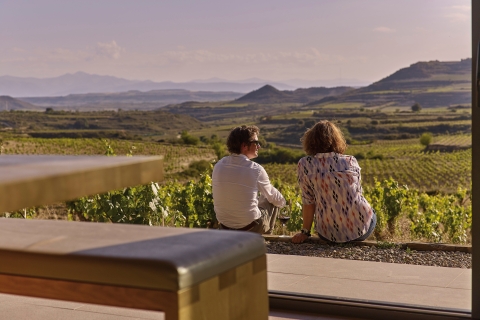 Von Pamplona oder Logroño aus: Rioja Weinkellereien Tagesausflug mit VerkostungVon Pamplona aus: Gruppentour auf Spanisch