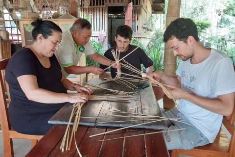 Luang Prabang : Leçon d'artisanat de tressage de bambou et soirée théParticipez à la leçon de tissage de bambou de l'après-midi et à la fête du thé.