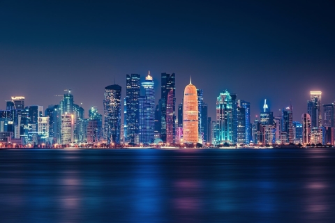Doha la nuit par la mer