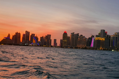 Doha la nuit par la mer