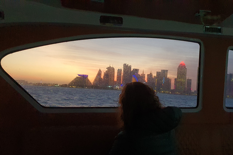 Doha la nuit par la mer