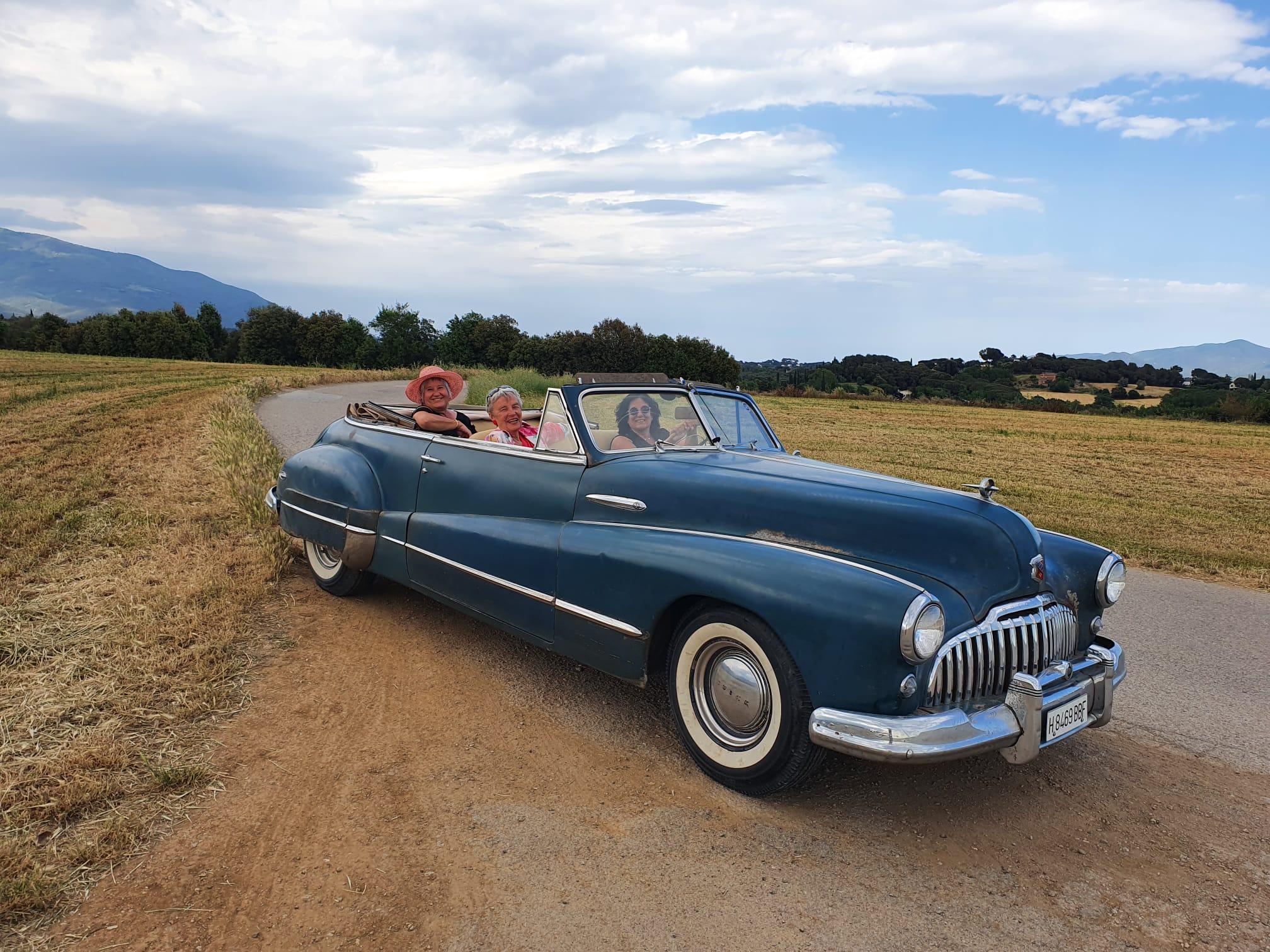 Montserrat Tour en Coche Clásico por Barcelona y Montserrat