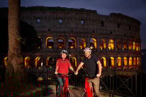 Rome: Quality E-Bike Evening Tour with Italian Dinner
