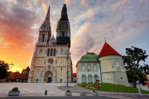 Zagreb: Privat Walking Tour med Funicular Ride & Transfers
