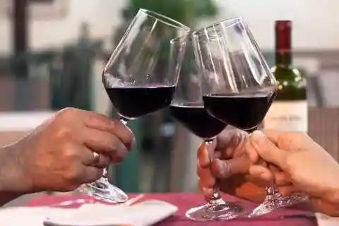 Lisbonne : Visite privée d'une jounée de dégustation de vins dans une voiture haut de gamme.