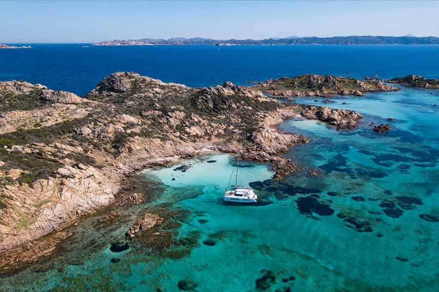 Catamarantocht door de Maddalena-archipel met lunch