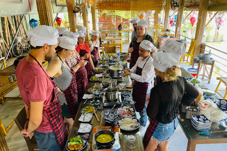 From Hoi An: Market Tour, Basket Boat Ride and Cooking Class