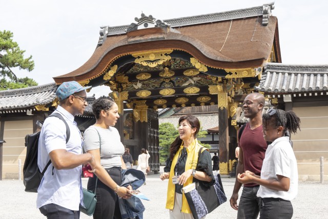 Visit Kyoto Nijo-jo Castle and Ninomaru Palace Guided Tour in Kyoto, Japan