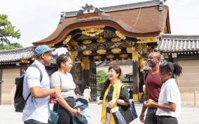 Kyoto: Nijo-jo Castle and Ninomaru Palace Guided Tour