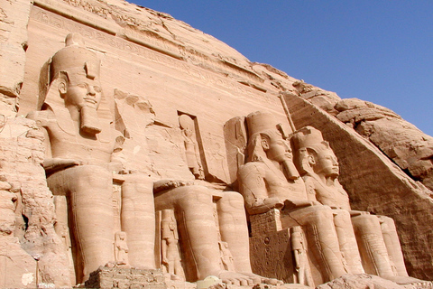 Do Cairo: Excursão de um dia a Abu Simbel com vôos e guia particularTour guiado com traslados, guia de turismo, almoço e entrada