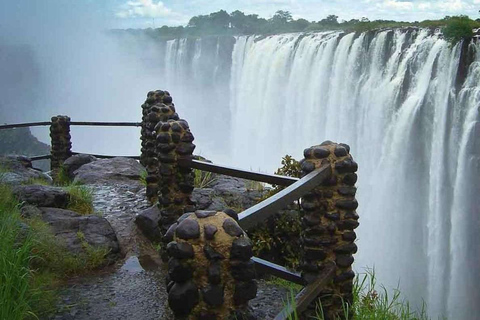 Visita guiada às Cataratas Vitória - passeio fotográfico panorâmicoVictoria Falls: passeio panorâmico guiado com embarque no hotel