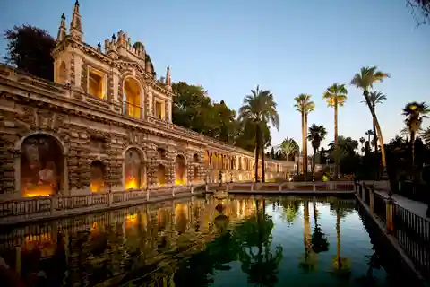 Cathedral & Alcázar Guided Tour with River Cruise