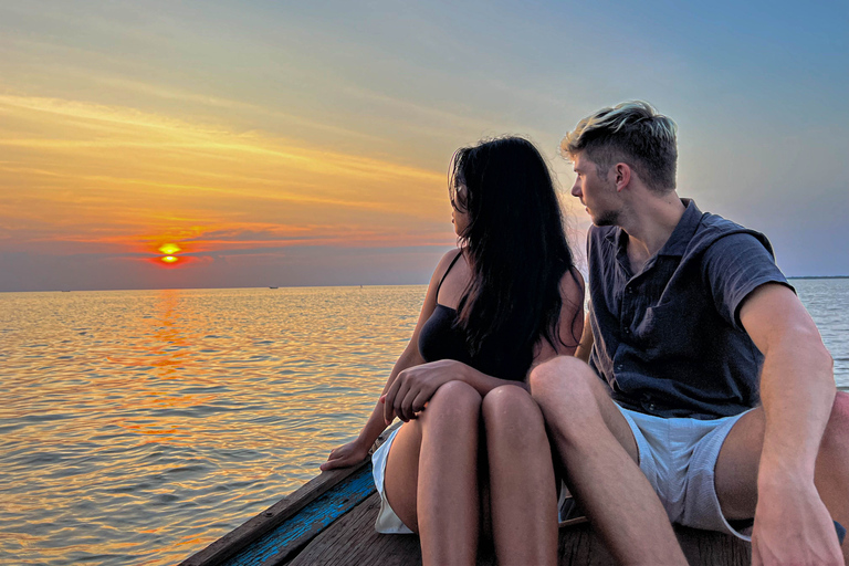 Siem Reap: Tonle Sap Sunset Boat Cruise with Transfers Siem Reap: Tonle Sap Joined in Tour Sunset Cruise