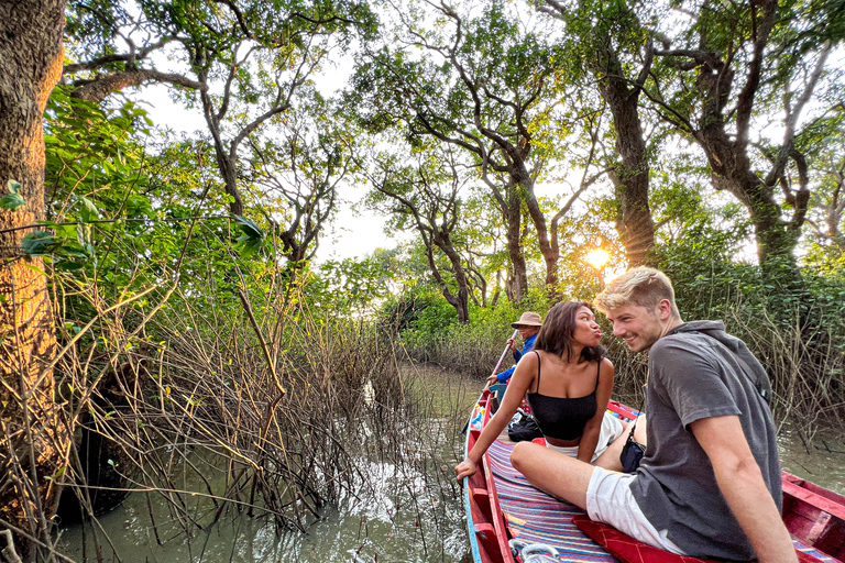 Siem Reap: Tonle Sap Sunset Boat Cruise with Transfers Siem Reap: Tonle Sap Joined in Tour Sunset Cruise