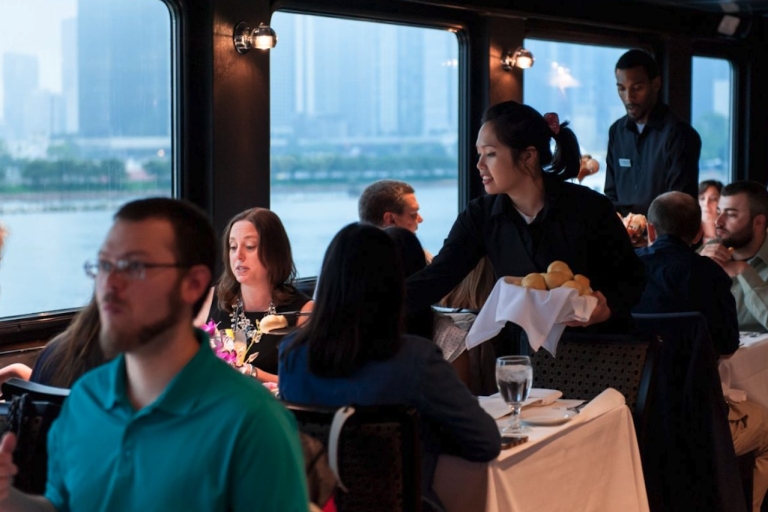 Toronto: havencruise met lunch, brunch of dinerToronto: 2,5 uur durende havencruise met diner